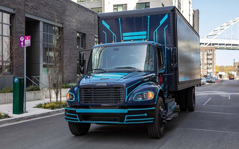 Freightliner eM2 - image 1 of 3