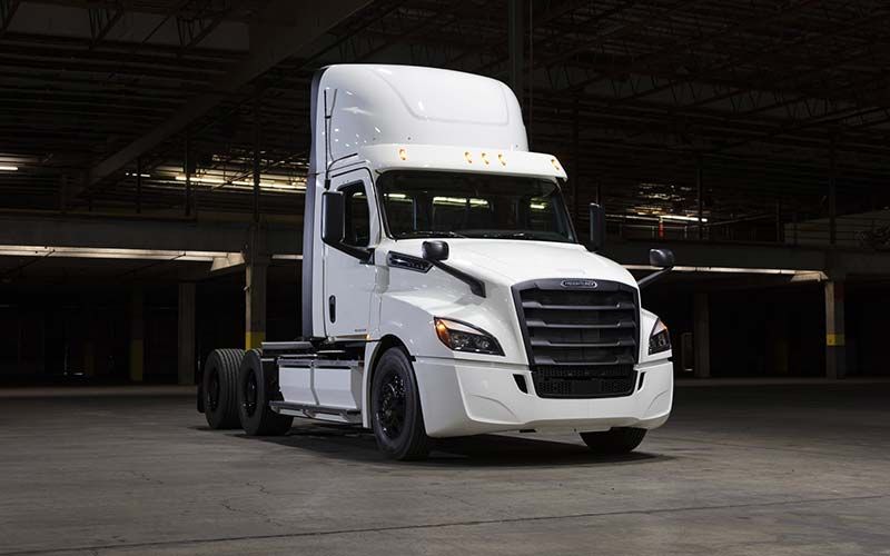 Freightliner eCascadia - image 2 of 2