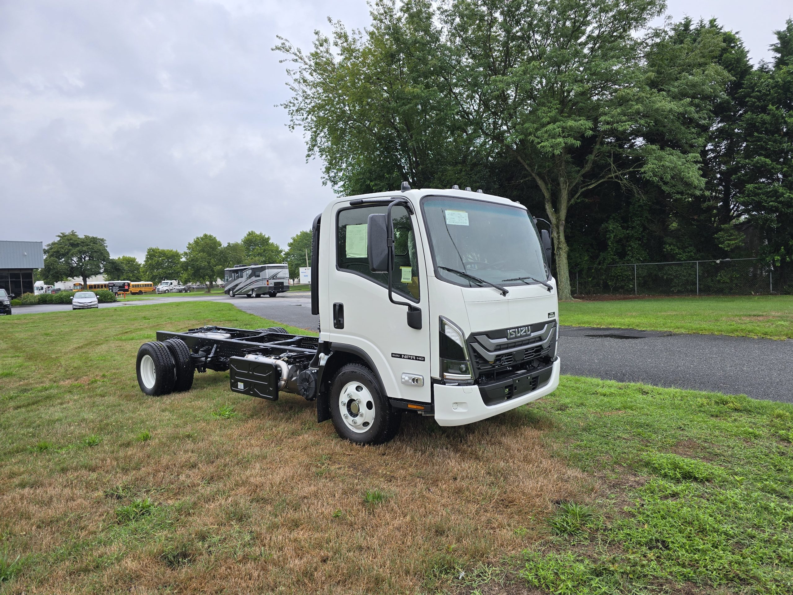 2025 ISUZU NPR HD 023635 - image 2 of 4