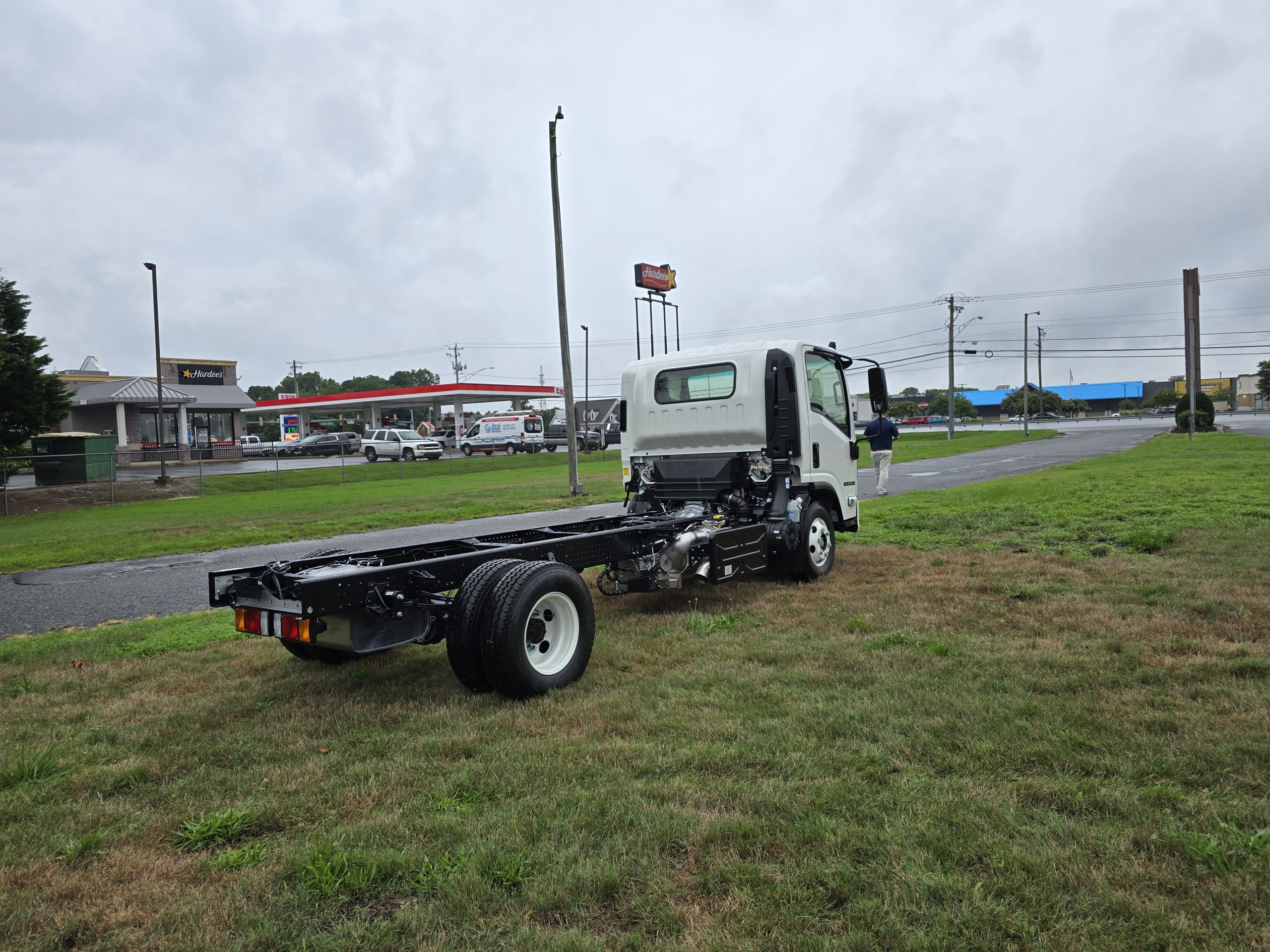 2025 ISUZU NPR HD 023635 - image 3 of 4
