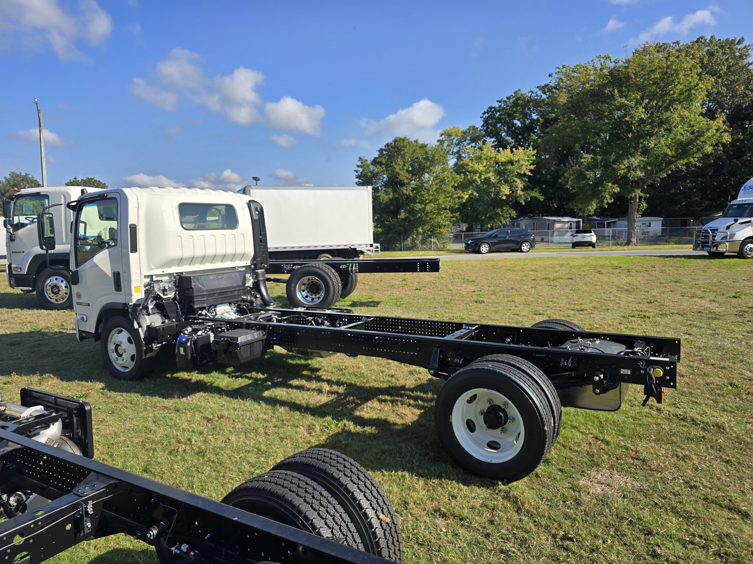 2025 ISUZU NRR P03084 - image 3 of 4