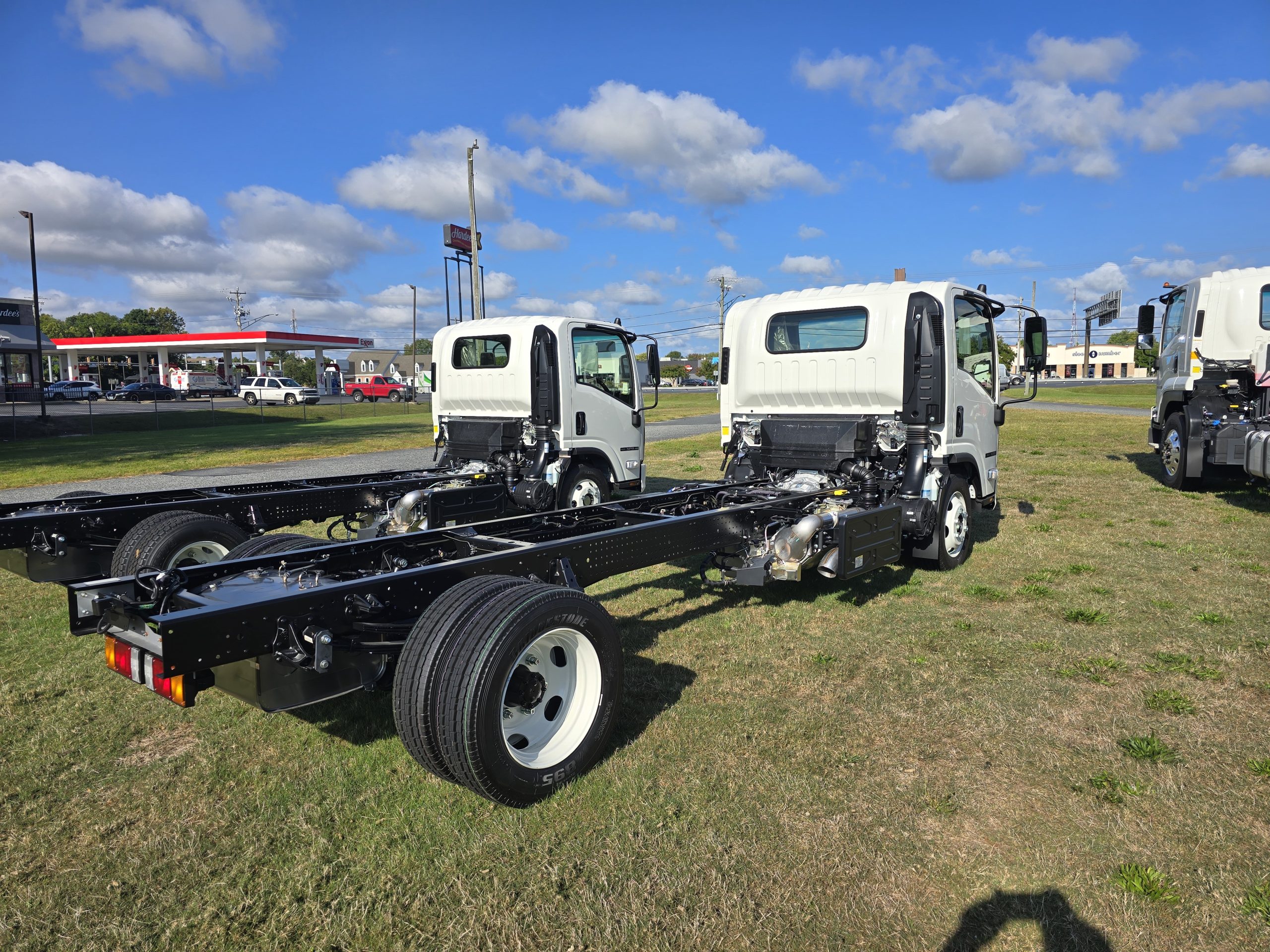 2025 ISUZU NRR P03084 - image 4 of 4