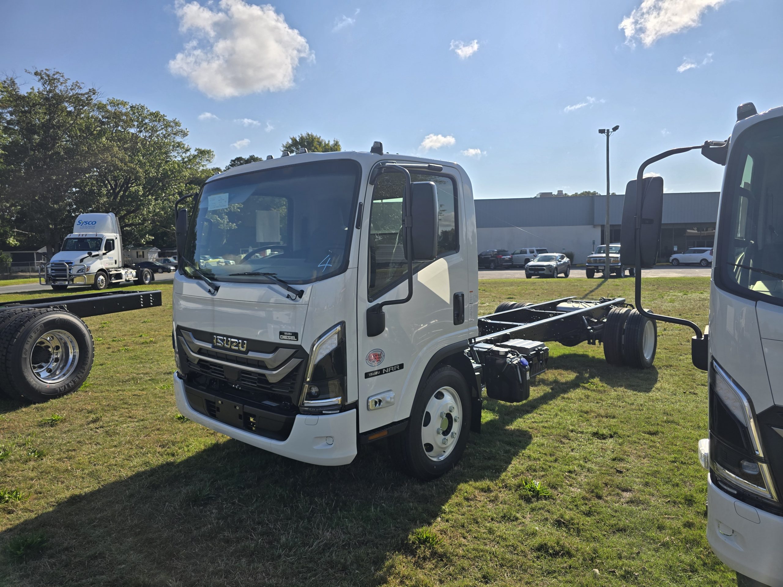 2025 ISUZU NRR P03084 - image 1 of 4