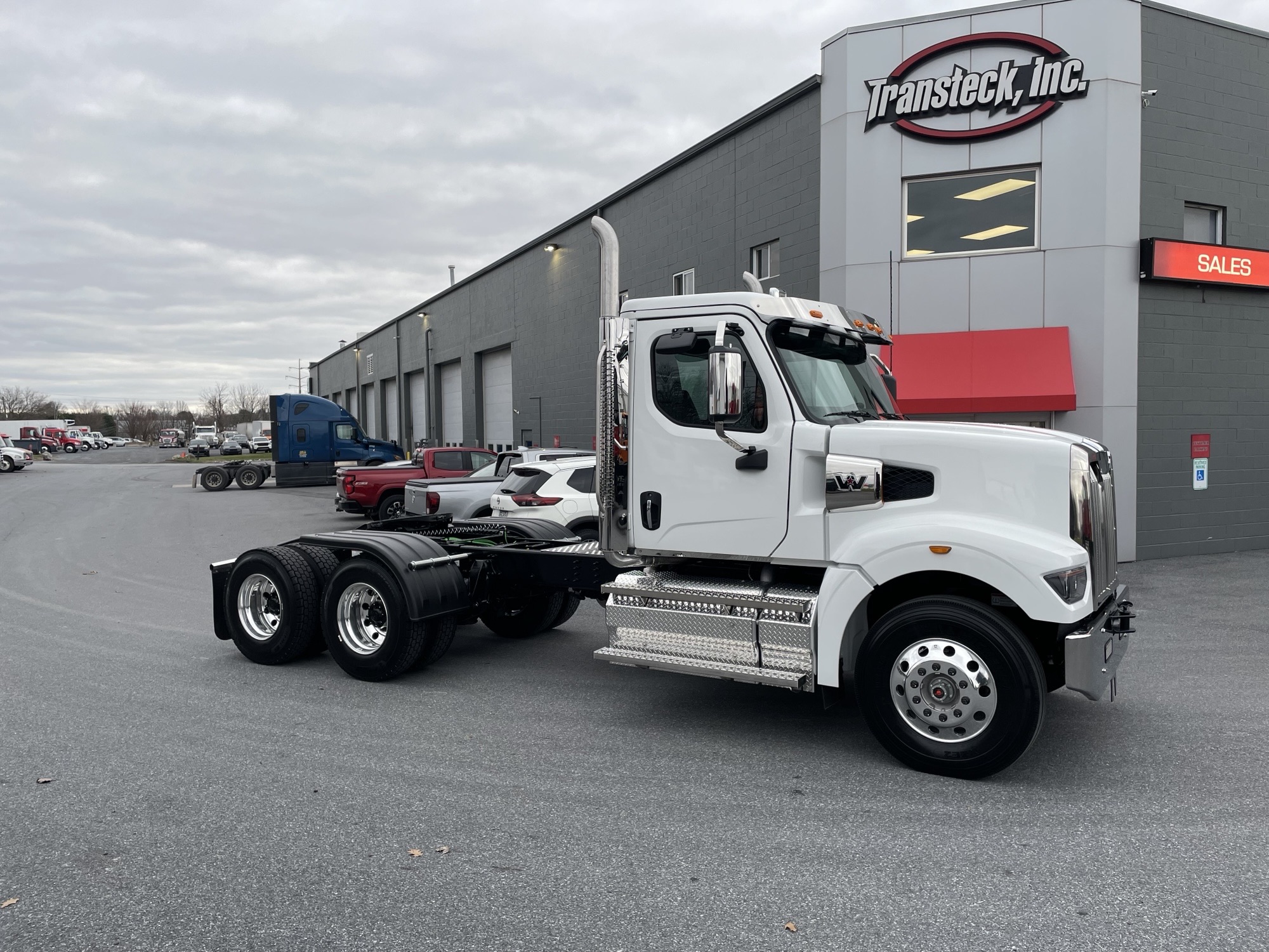 2025 WESTERN STAR 49X VY1749 - image 1 of 6