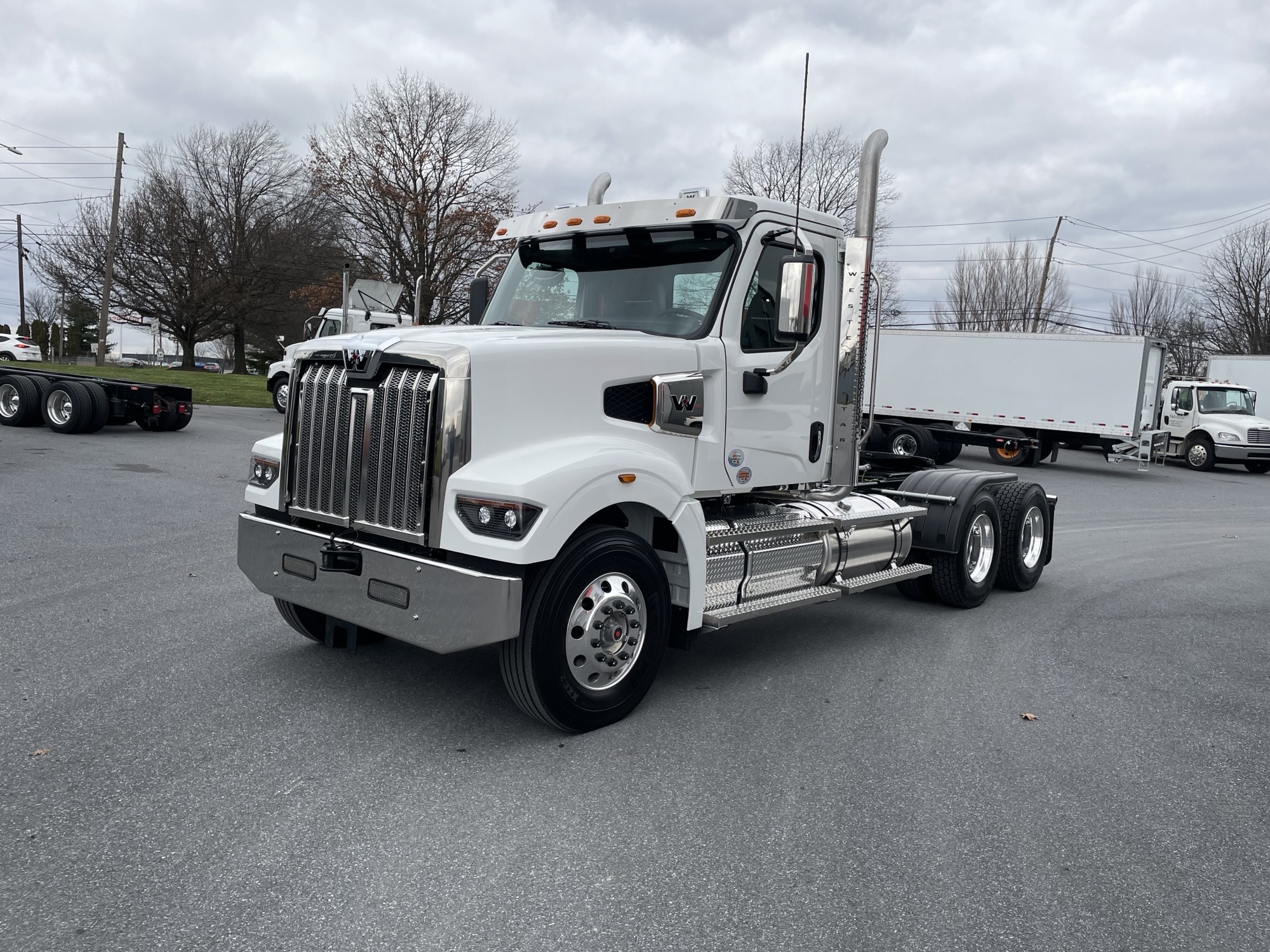 2025 WESTERN STAR 49X VY1749 - image 2 of 6