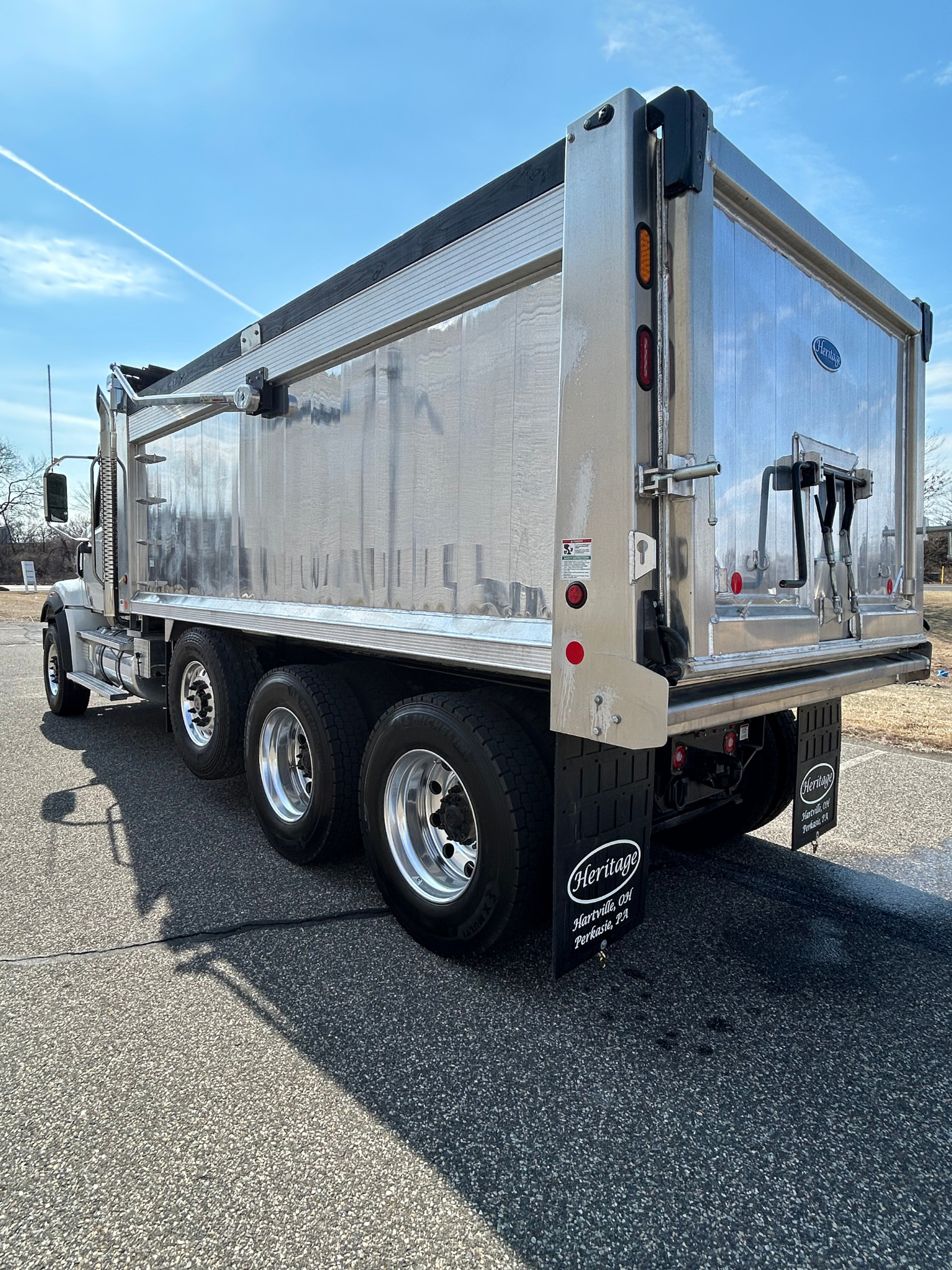 2025 WESTERN STAR 49X VY1847 - image 3 of 5