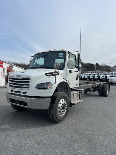 2026 FREIGHTLINER BUSINESS CLASS M2 106 PLUS WD7117 - image 1 of 6