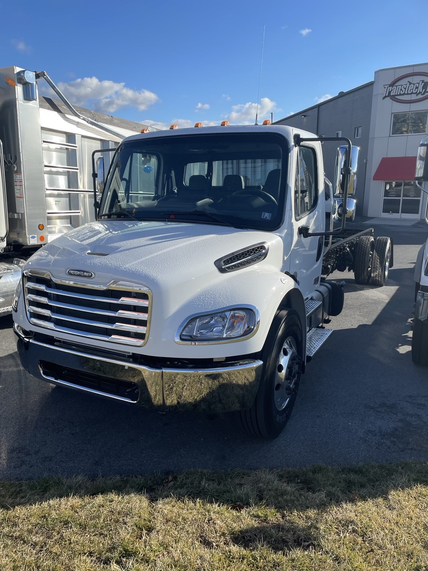 2026 FREIGHTLINER BUSINESS CLASS M2 106 PLUS WL5177 - image 1 of 1