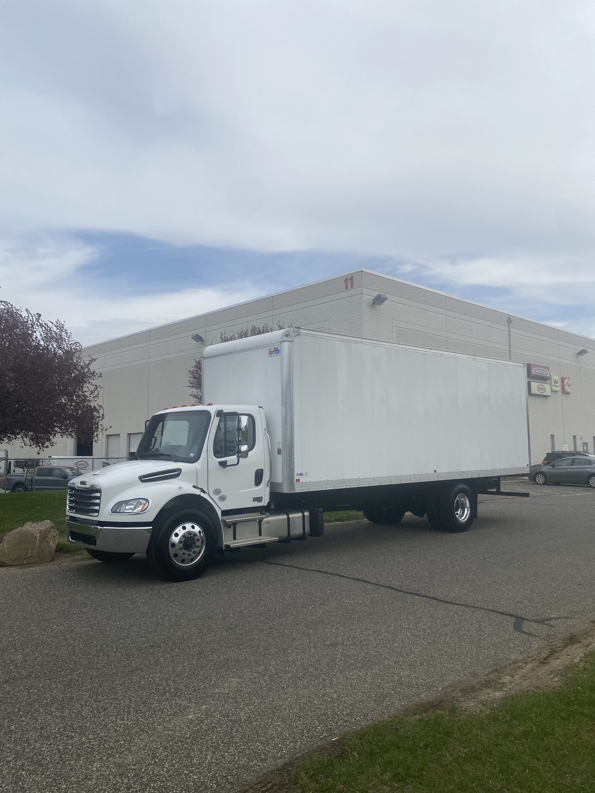 2026 FREIGHTLINER BUSINESS CLASS M2 106 PLUS WL5177 - image 1 of 5