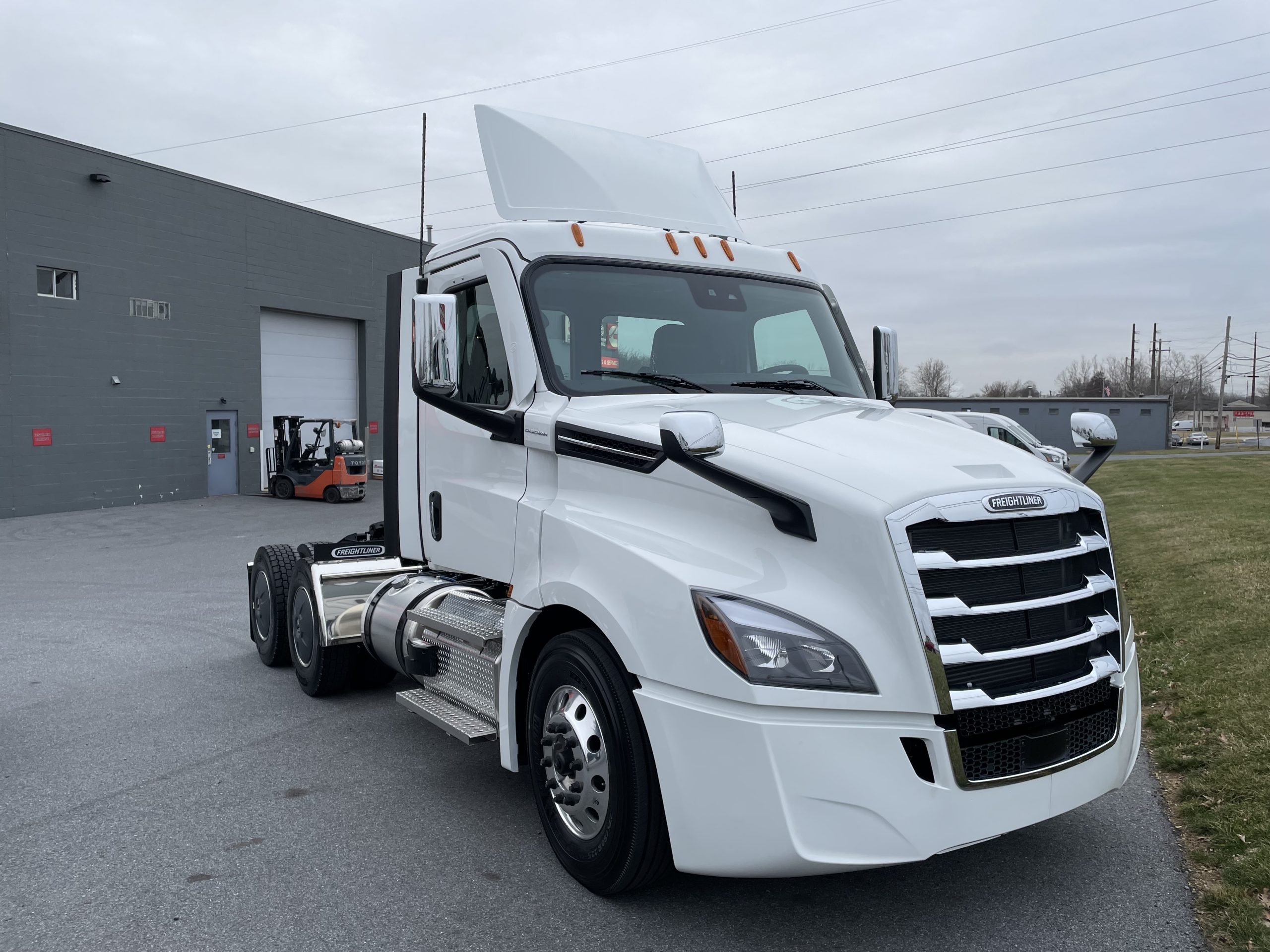 2026 FREIGHTLINER CASCADIA 126 WN3462 - image 2 of 6