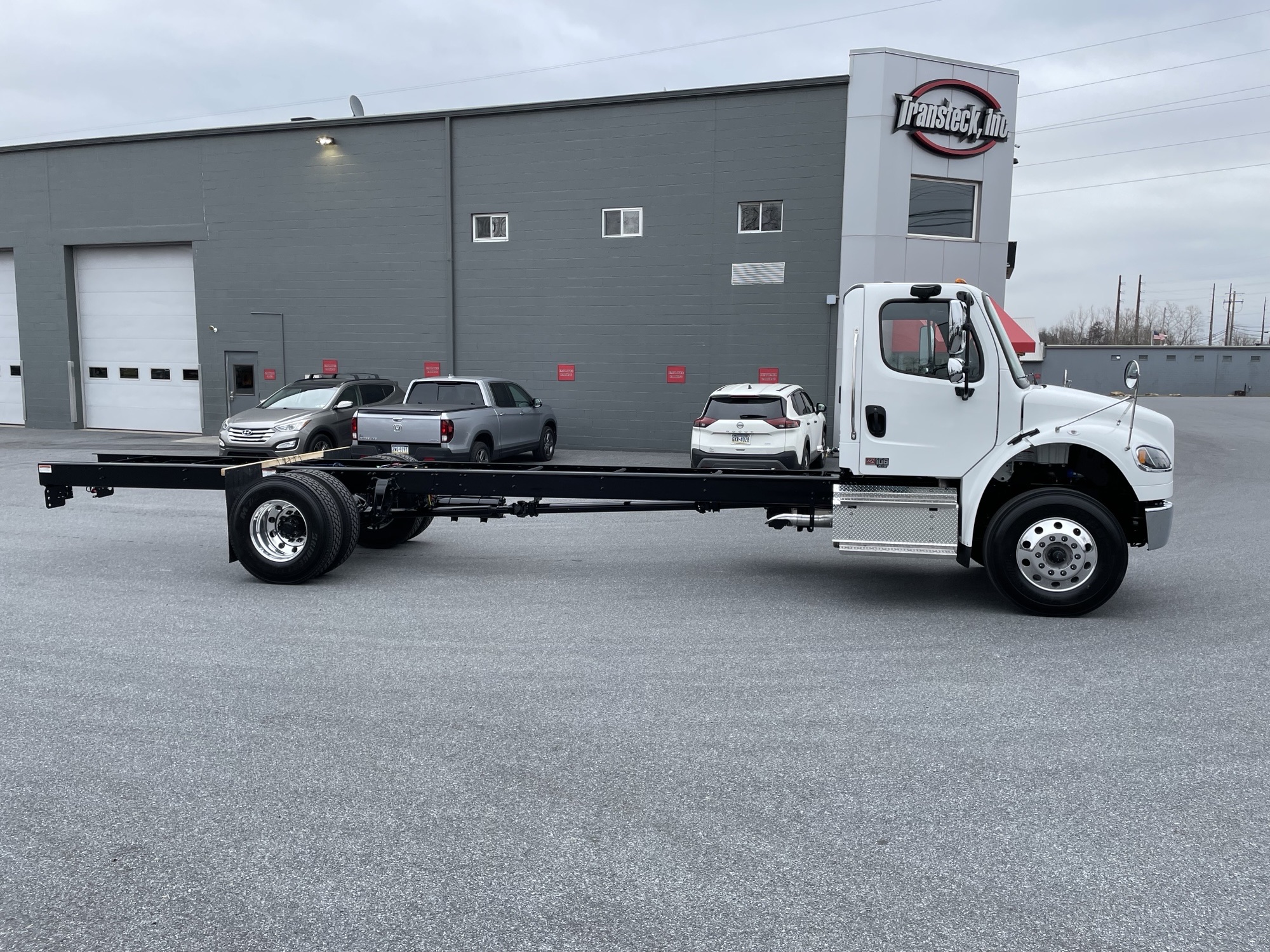 2026 FREIGHTLINER BUSINESS CLASS M2 106 PLUS WL5445 - image 1 of 6