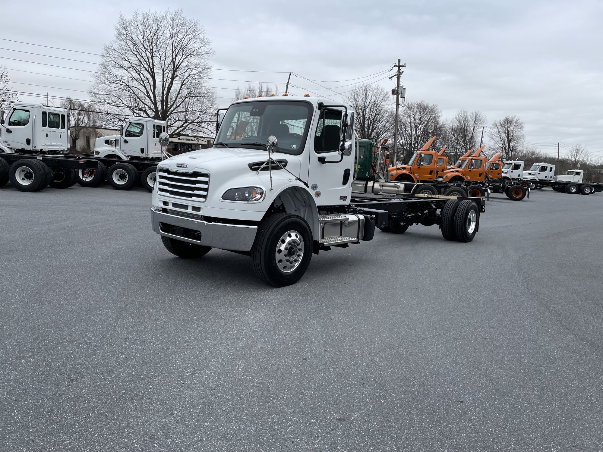 2026 FREIGHTLINER BUSINESS CLASS M2 106 PLUS WL5445 - image 3 of 6