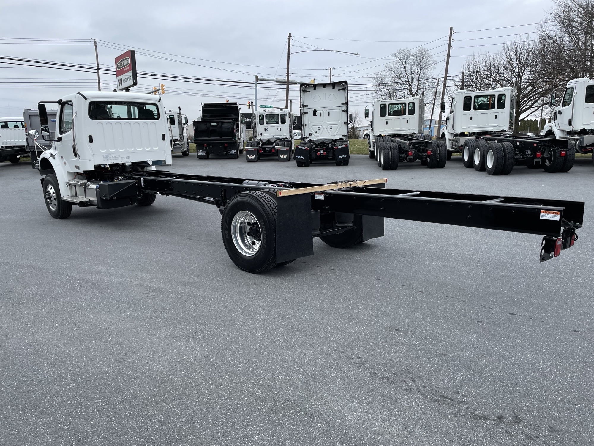 2026 FREIGHTLINER BUSINESS CLASS M2 106 PLUS WL5445 - image 4 of 6