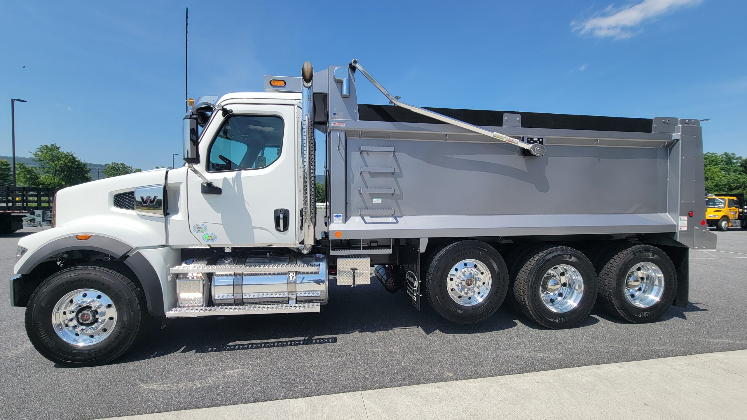 2026 WESTERN STAR 49X WF6885 - image 2 of 6