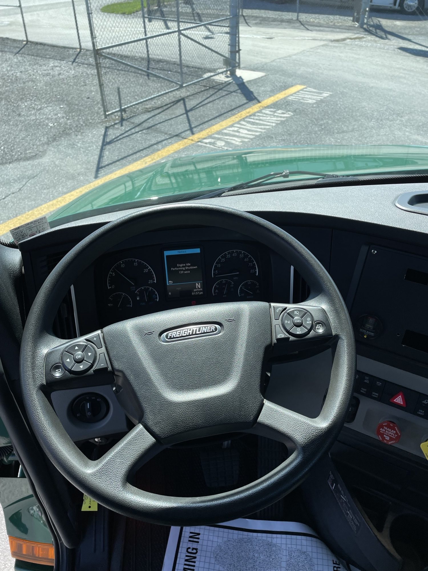 2024 FREIGHTLINER CASCADIA 126 VG7701 w/ Wetline & Locking Rears - image 5 of 6