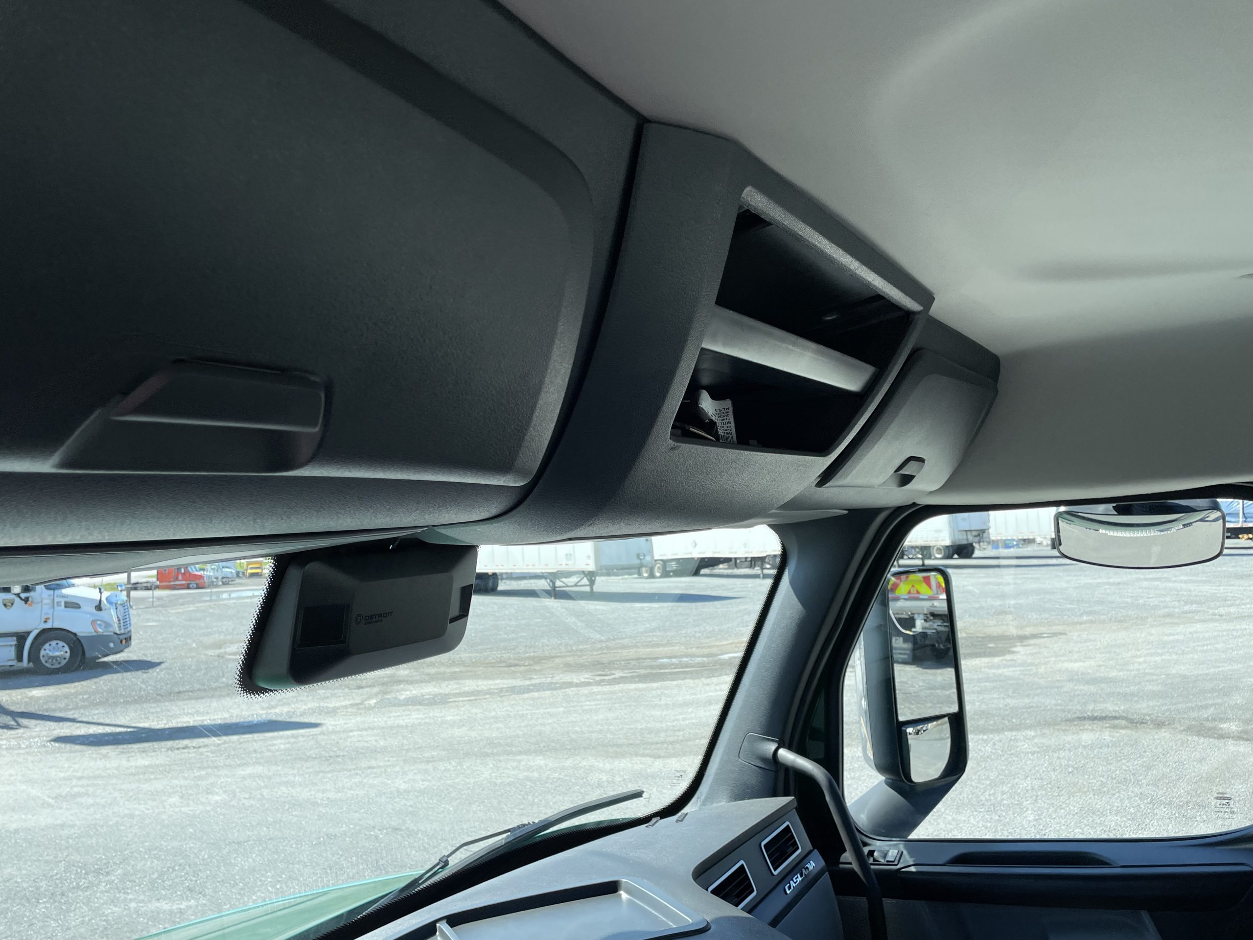 2024 FREIGHTLINER CASCADIA 126 VG7701 w/ Wetline & Locking Rears - image 6 of 6