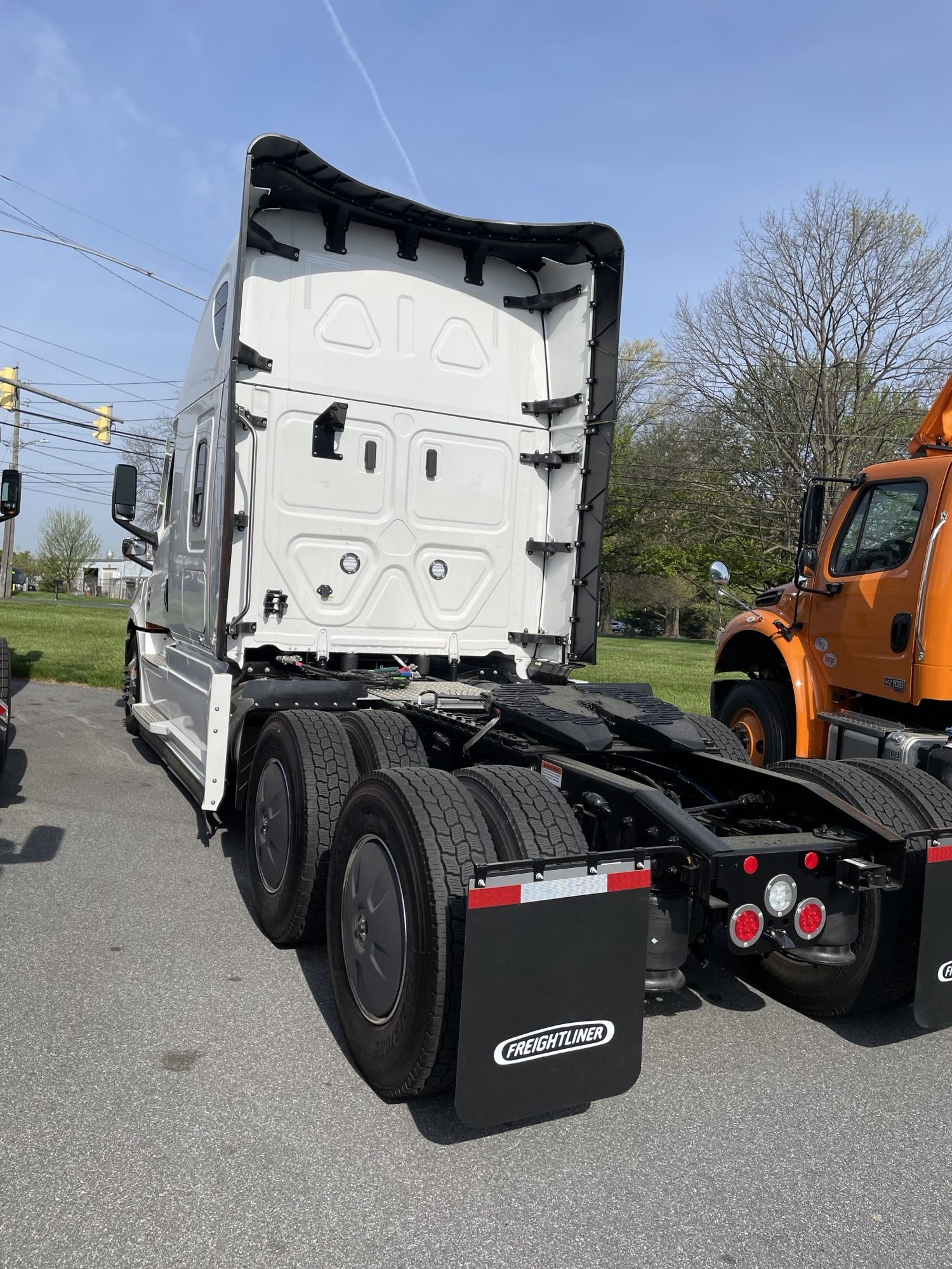 2026 FREIGHTLINER CASCADIA 126 WL4864 - image 3 of 6
