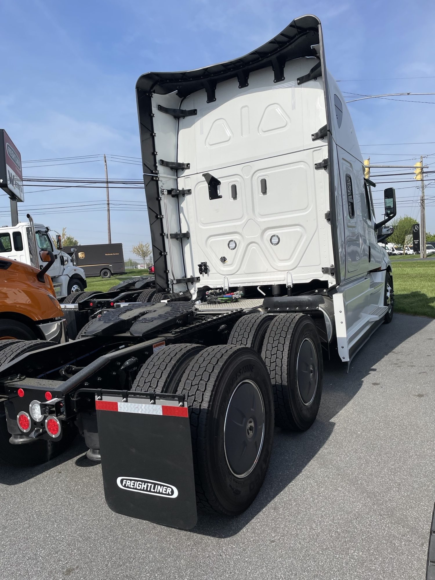 2026 FREIGHTLINER CASCADIA 126 WL4864 - image 4 of 6