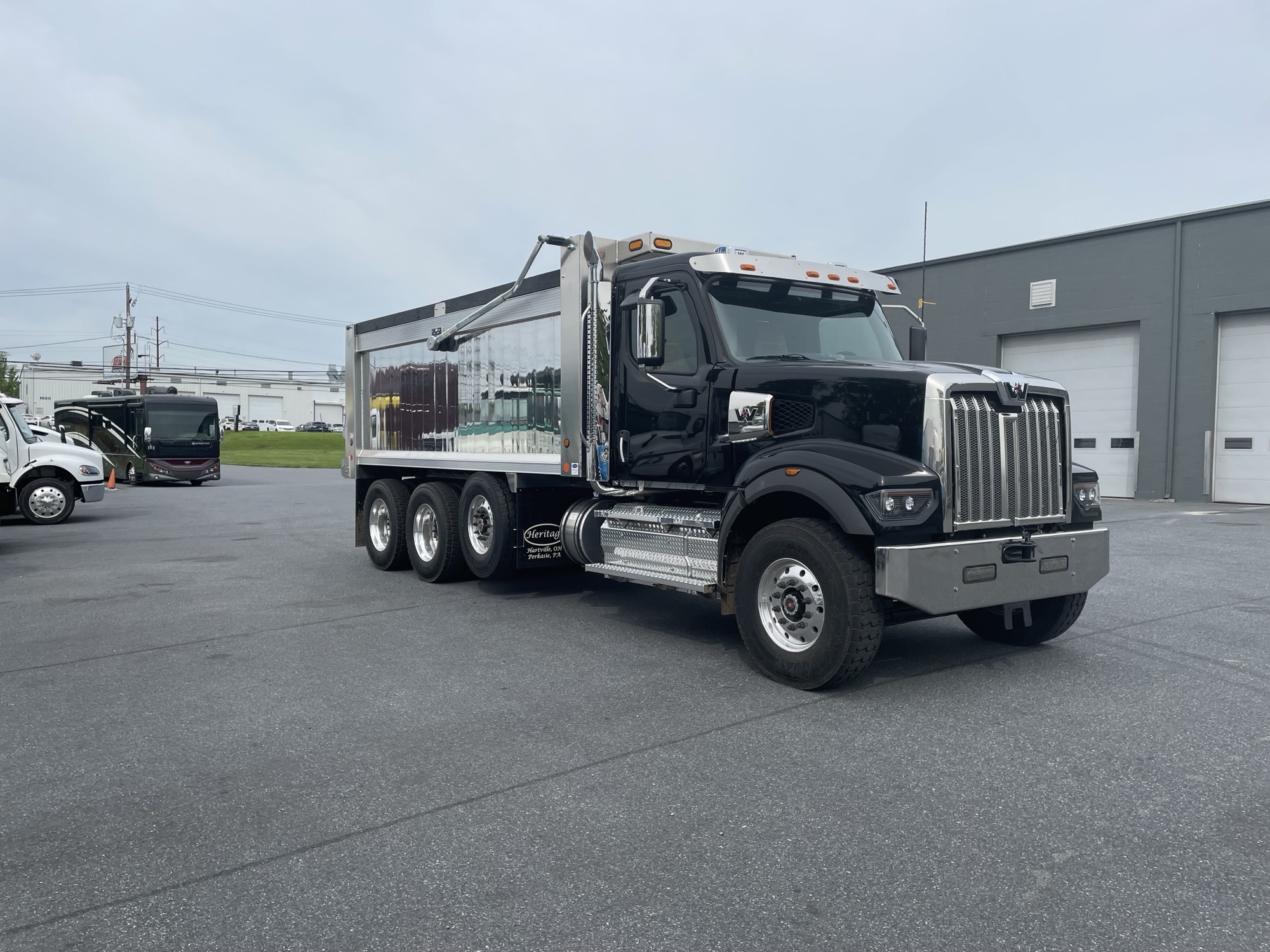 2026 WESTERN STAR 49X WF4062 - image 1 of 4