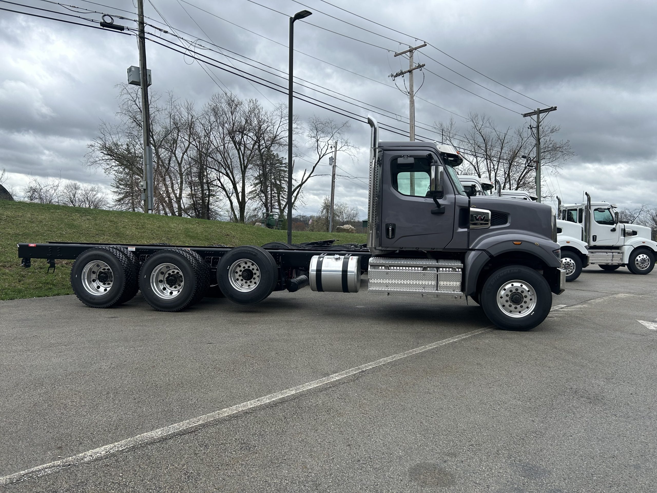 2026 WESTERN STAR 49X WF6880 - image 2 of 2