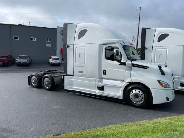 2026 FREIGHTLINER CASCADIA 126 WR4096 - image 2 of 6