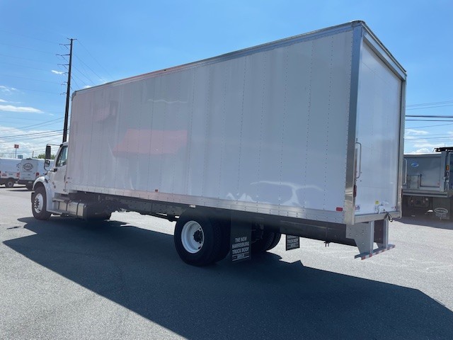FREIGHTLINER M2 106+ 26' BOX TRUCK WR3875 FREIGHTLINER M2 106+ 26' BOX TRUCK WR3875 - image 5 of 6