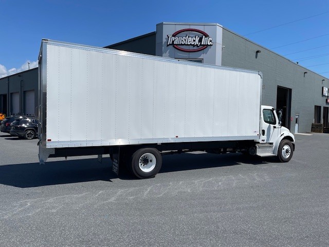 FREIGHTLINER M2 106+ 26' BOX TRUCK WR3875 FREIGHTLINER M2 106+ 26' BOX TRUCK WR3875 - image 2 of 6