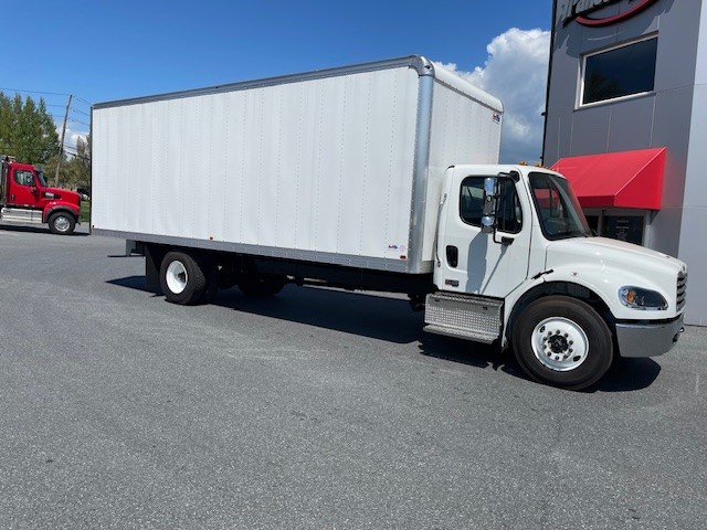 FREIGHTLINER M2 106+ 26' BOX TRUCK WR3875 FREIGHTLINER M2 106+ 26' BOX TRUCK WR3875 - image 1 of 6