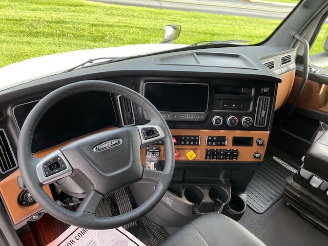 2026 FREIGHTLINER CASCADIA 126 WR4096 - image 5 of 6