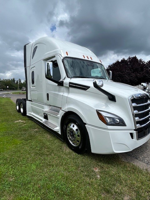 2026 FREIGHTLINER CASCADIA 126 WP4451 - image 2 of 6