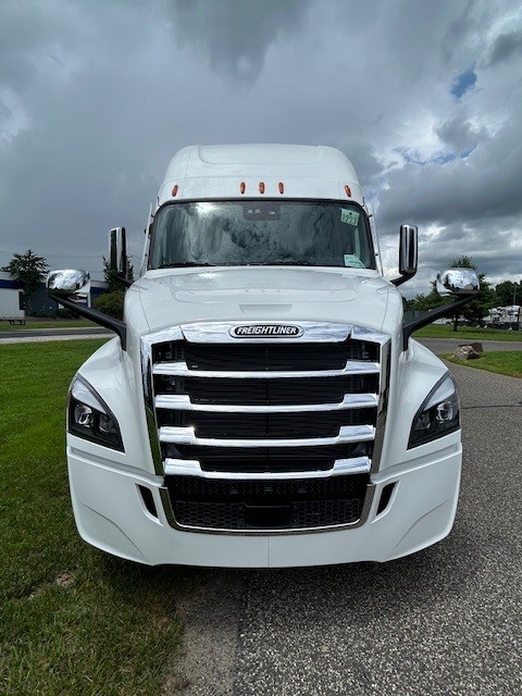 2026 FREIGHTLINER CASCADIA 126 WP4451 - image 3 of 6