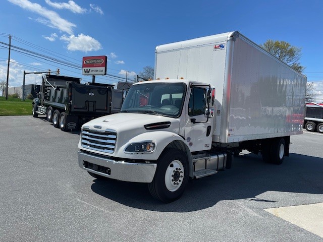 FREIGHTLINER M2 106+ 26' BOX TRUCK WR3875 FREIGHTLINER M2 106+ 26' BOX TRUCK WR3875 - image 4 of 6