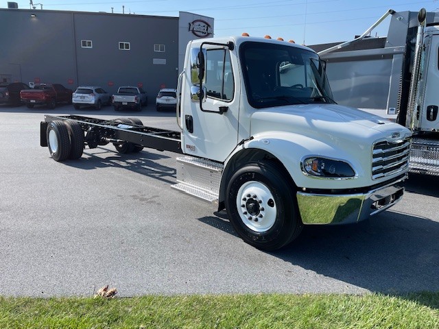 2026 FREIGHTLINER M2 106+ WR3876 - image 1 of 6