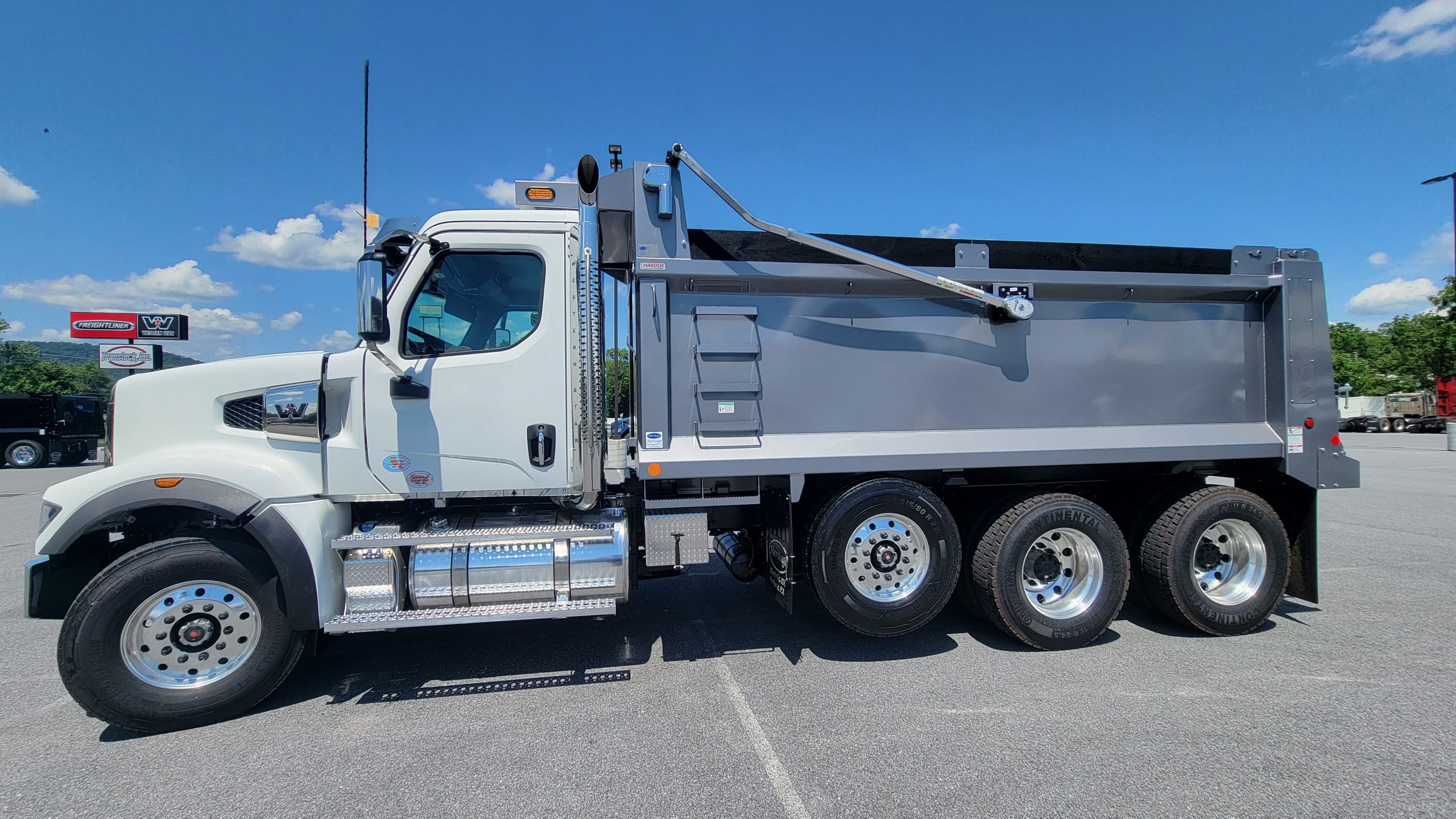 2026 WESTERN STAR 49X WG0288 - image 3 of 6