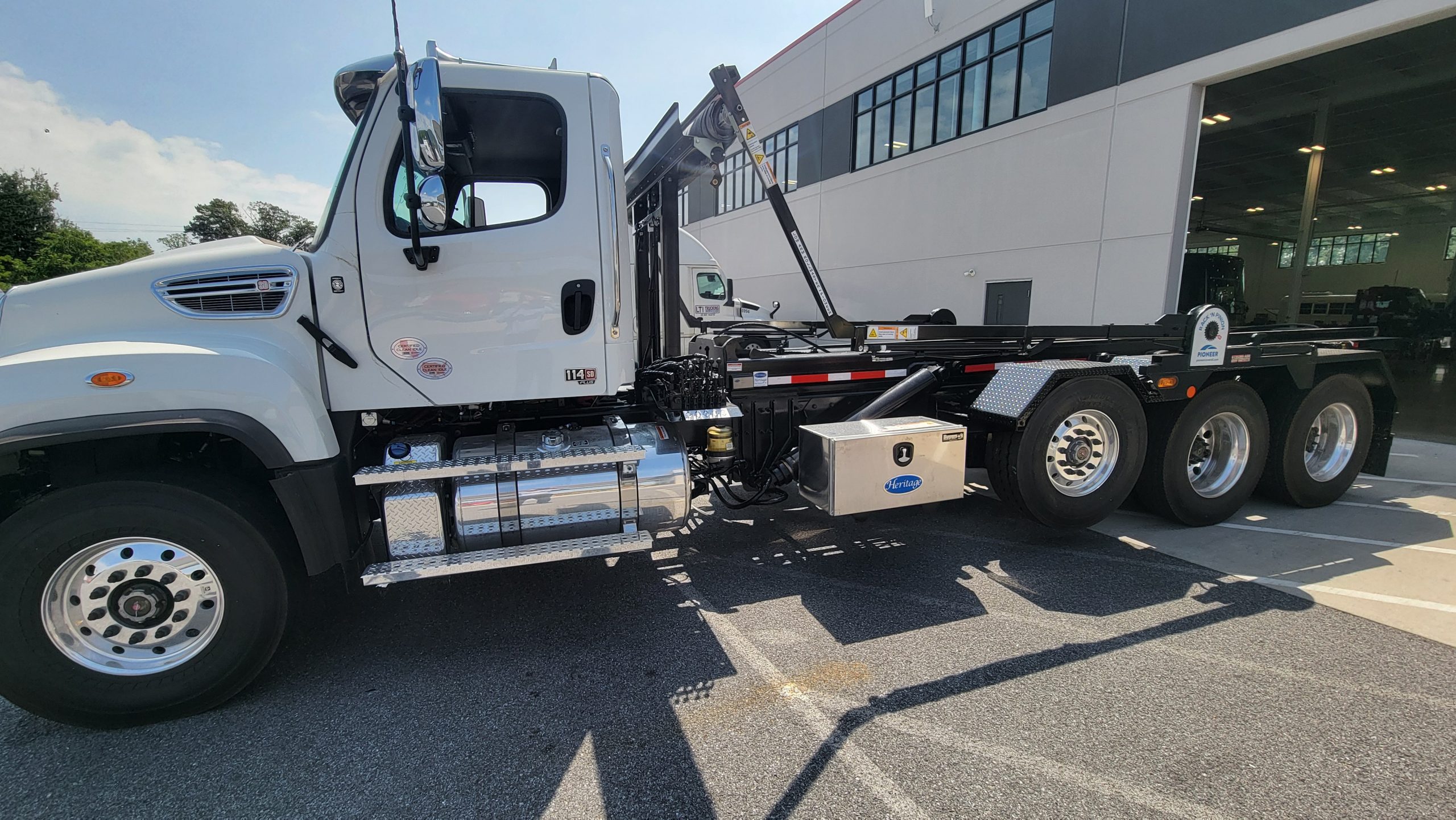 2026 FREIGHTLINER 114SD WG0490 - image 3 of 6