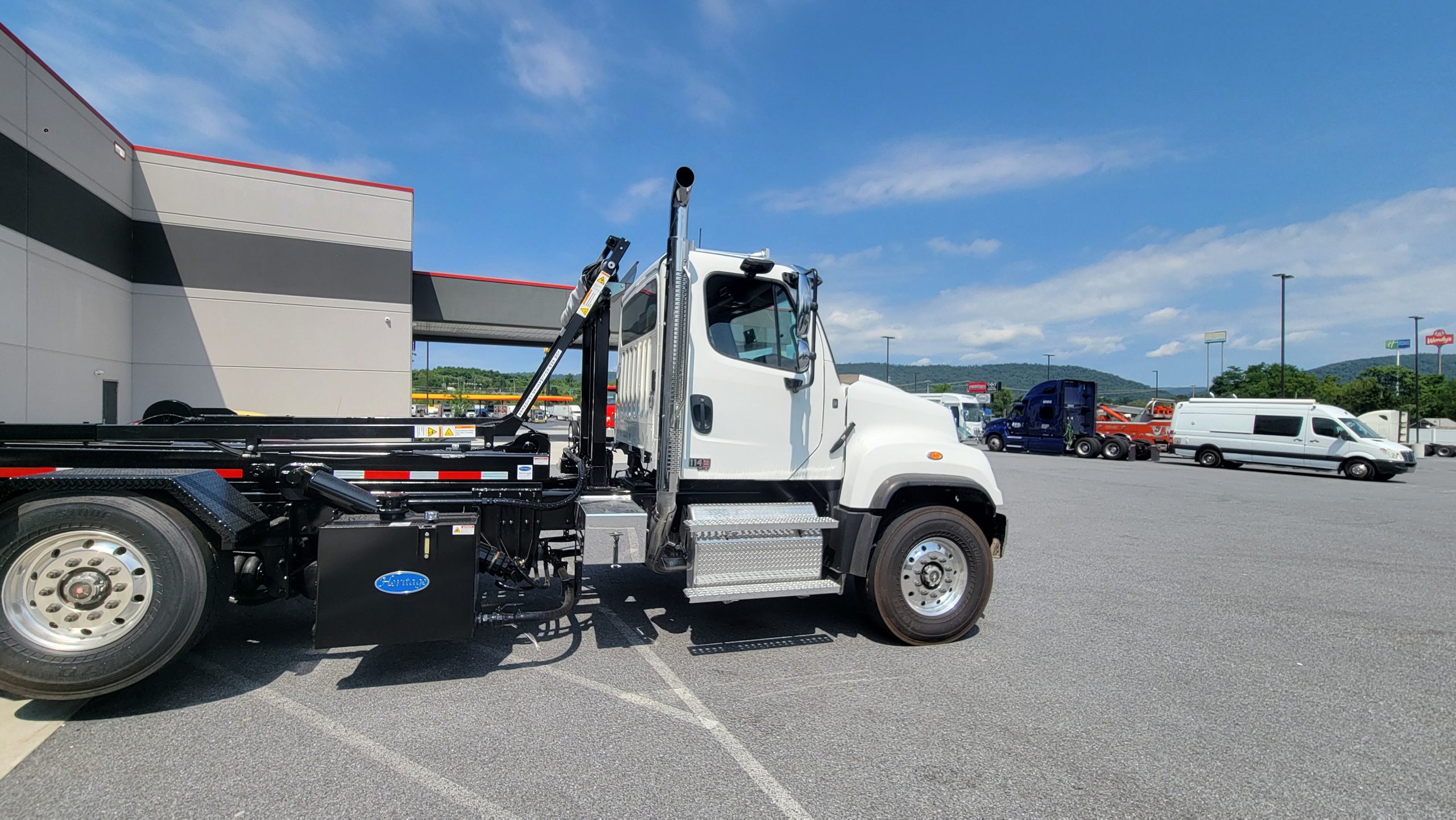 2026 FREIGHTLINER 114SD WG0490 - image 4 of 6