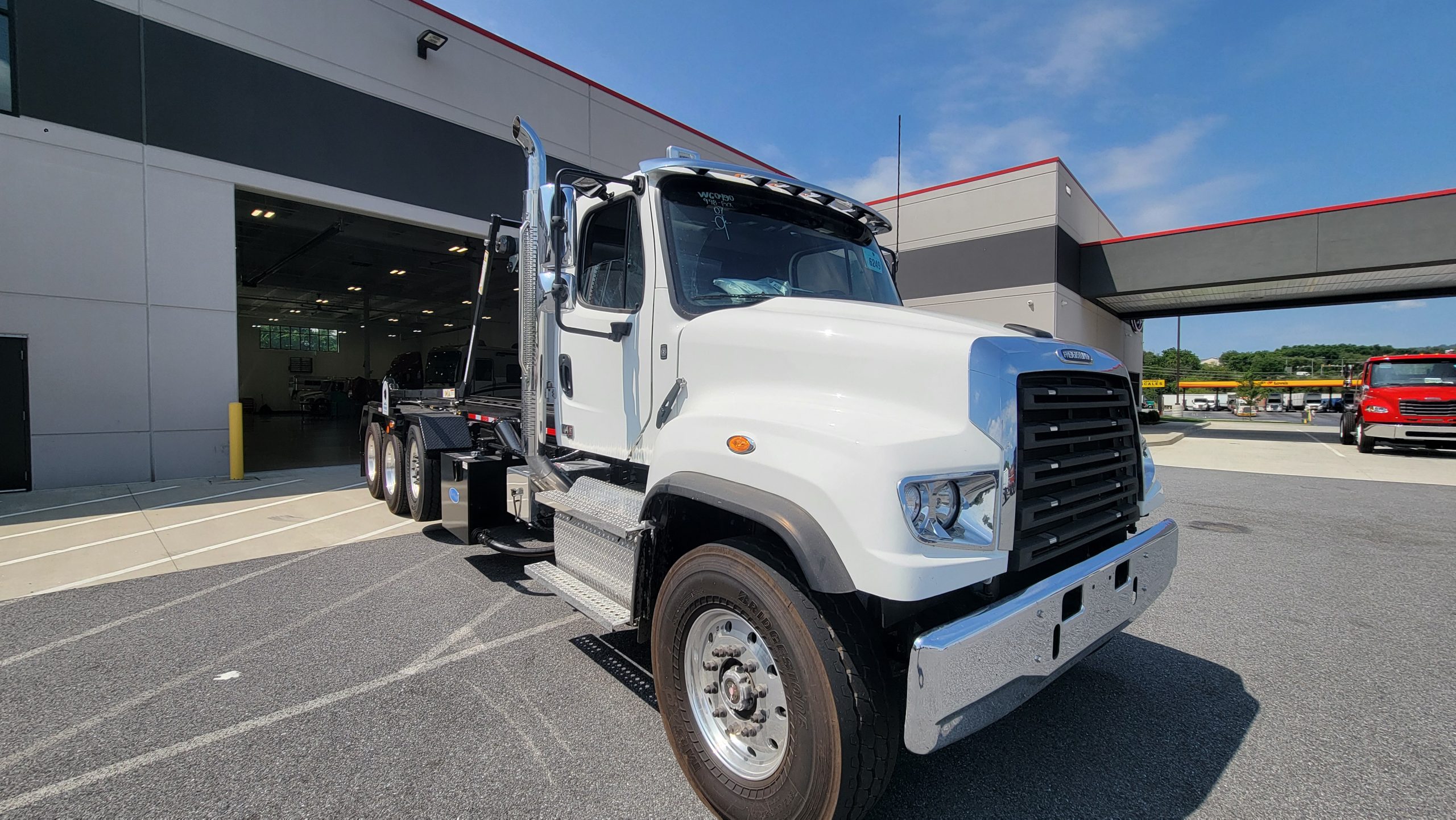 2026 FREIGHTLINER 114SD WG0490 - image 2 of 6