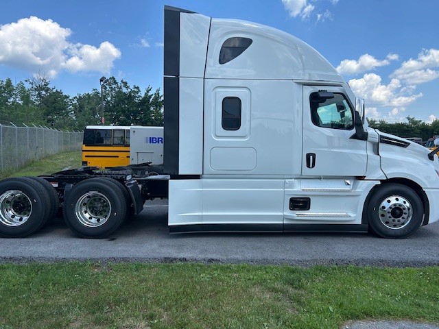 2026 FREIGHTLINER CASCADIA 126 WS5552 - image 2 of 6