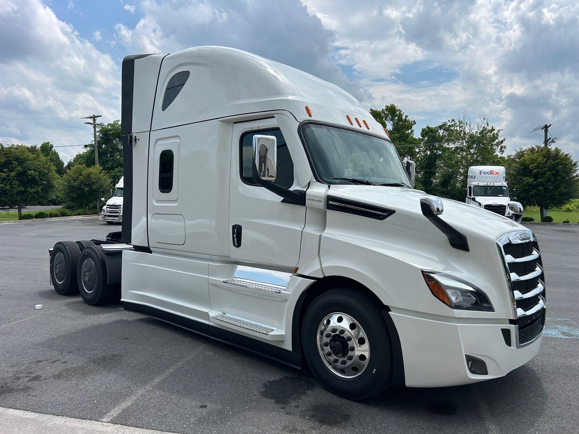 2026 FREIGHTLINER CASCADIA 126 WS2549 - image 2 of 6