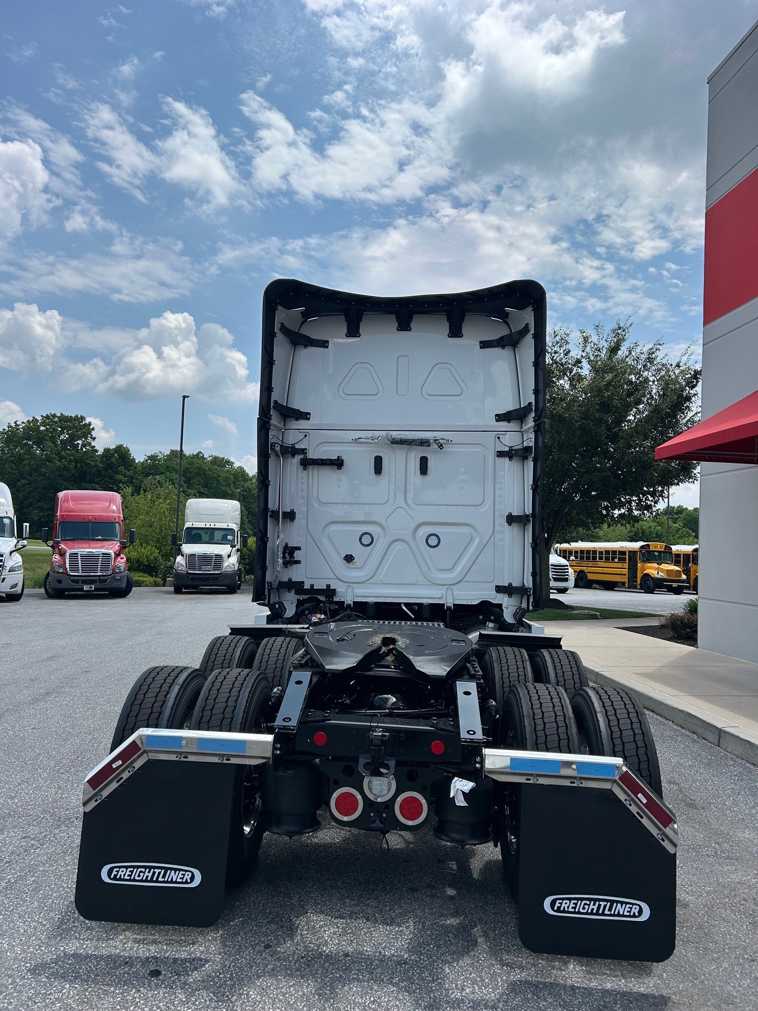 2026 FREIGHTLINER CASCADIA 126 WS2664 - image 2 of 3