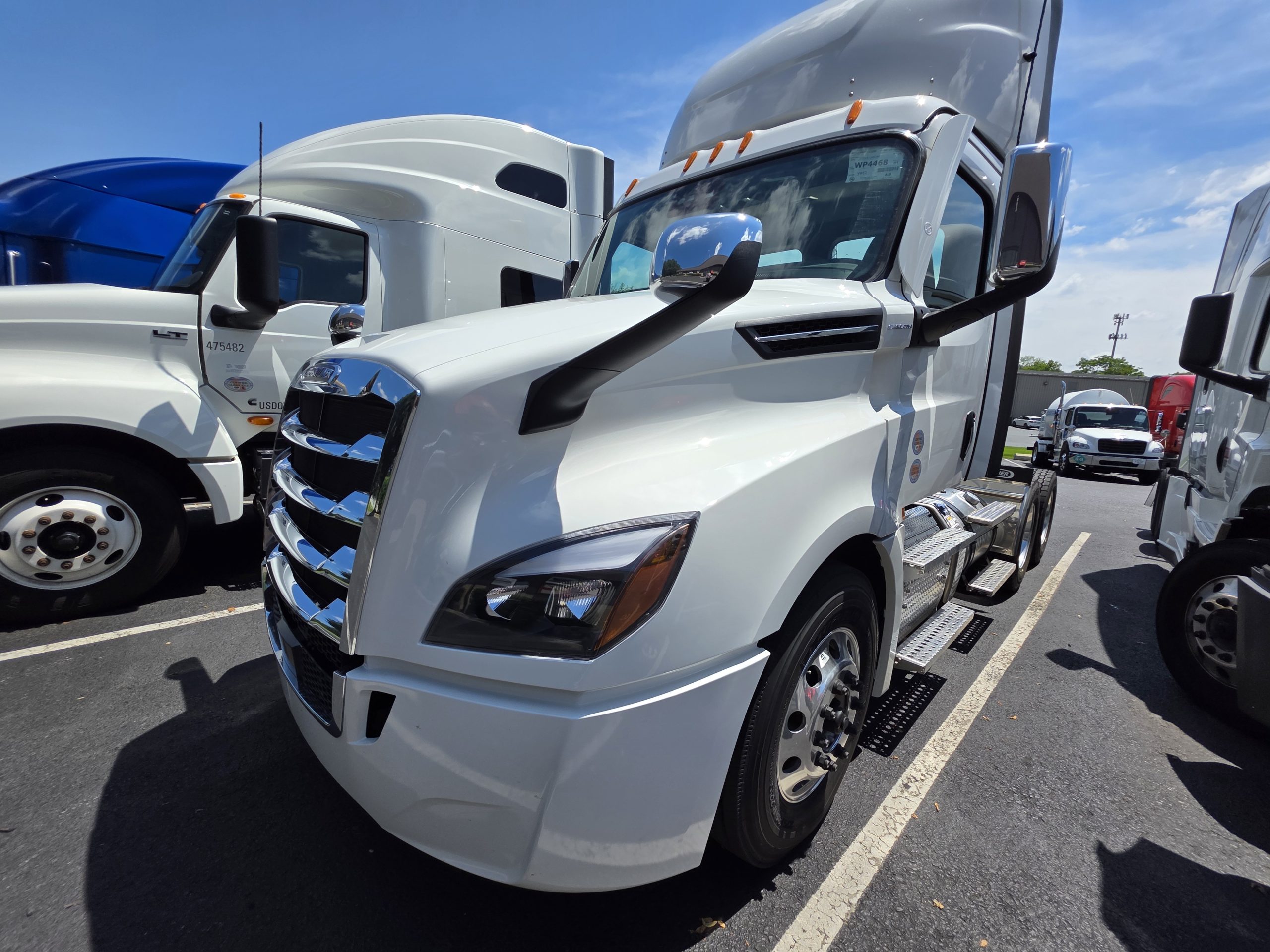 2026 FREIGHTLINER CASCADIA 126 WP4469 - image 1 of 3