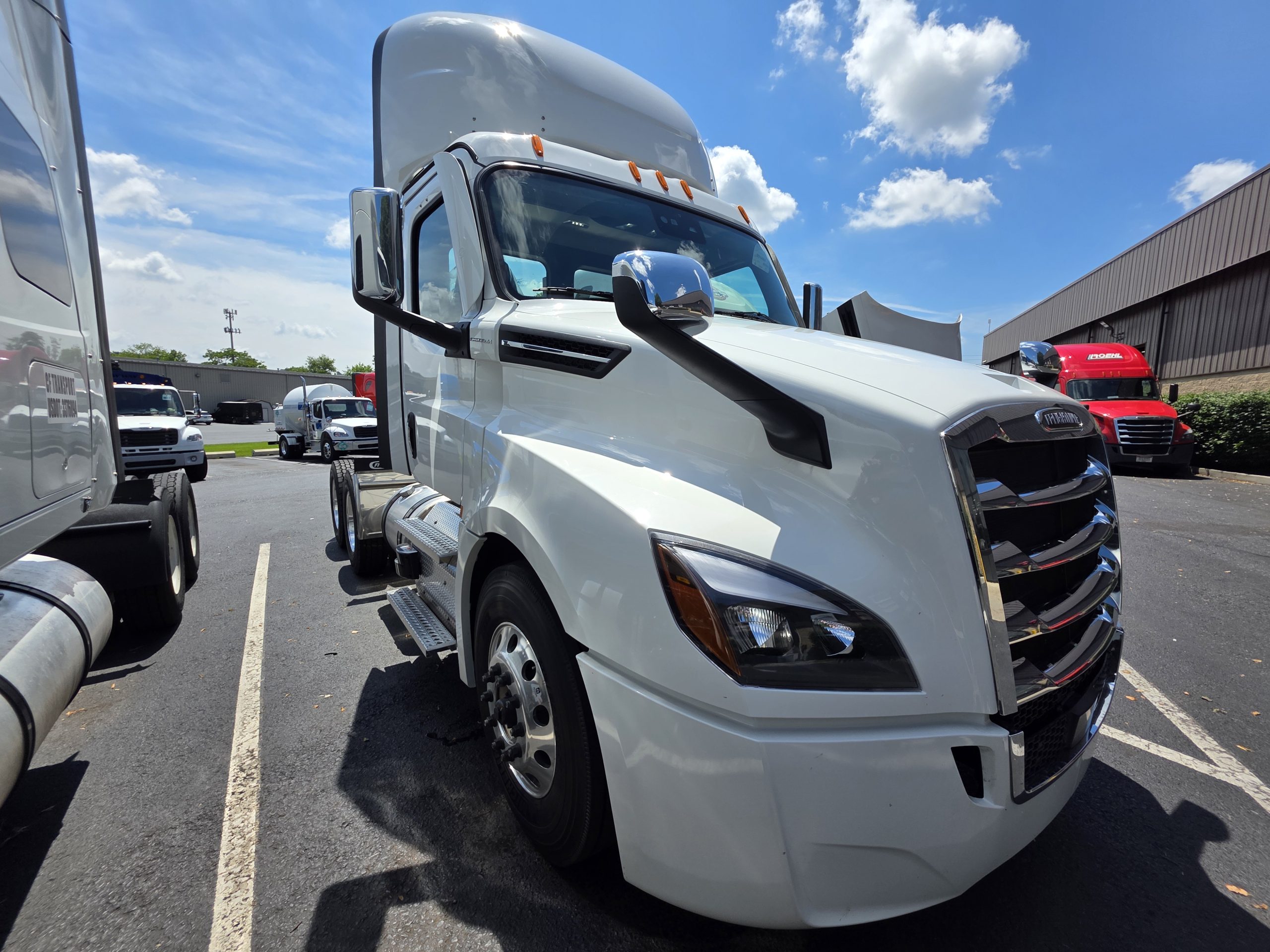 2026 FREIGHTLINER CASCADIA 126 WP4469 - image 3 of 3