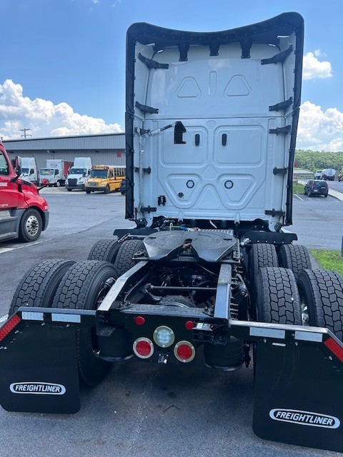 2026 FREIGHTLINER CASCADIA 126 WS5552 - image 3 of 6