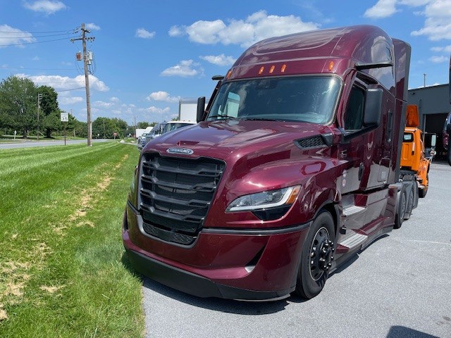 2026 5TH GENERATION CASCADIA WJ2398 - image 2 of 3