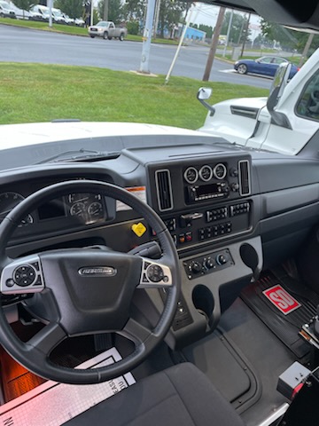 2026 FREIGHTLINER 114SD WG0484 - image 5 of 6