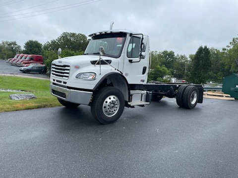 2026 FREIGHTLINER M2 106+ WT3717 - image 1 of 6