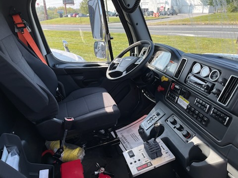 2026 FREIGHTLINER 114SD WG0489 - image 5 of 6