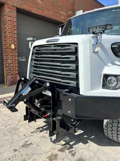 FREIGHTLINER 108SD Township Dump Truck w/Plow and Spreader WD4212 FREIGHTLINER 108SD Township Dump Truck w/Plow and Spreader WD4212 - image 5 of 6