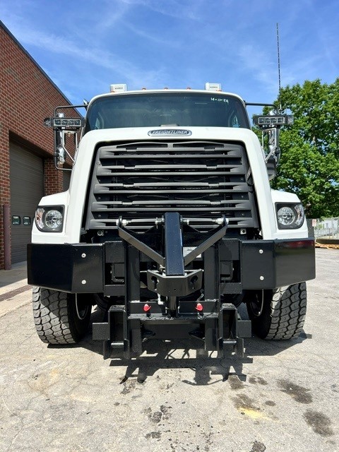 FREIGHTLINER 108SD Township Dump Truck w/Plow and Spreader WD4212 FREIGHTLINER 108SD Township Dump Truck w/Plow and Spreader WD4212 - image 4 of 6