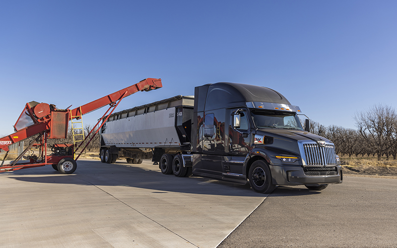 Western Star 57X ws_57x_72hr_sleeper_grey_loading_01